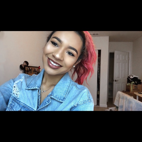 Meet your Posher, Briana - Picture 3 of 4